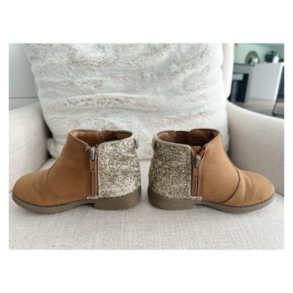 Oshkosh Bootie’s - Picture 2 of 6